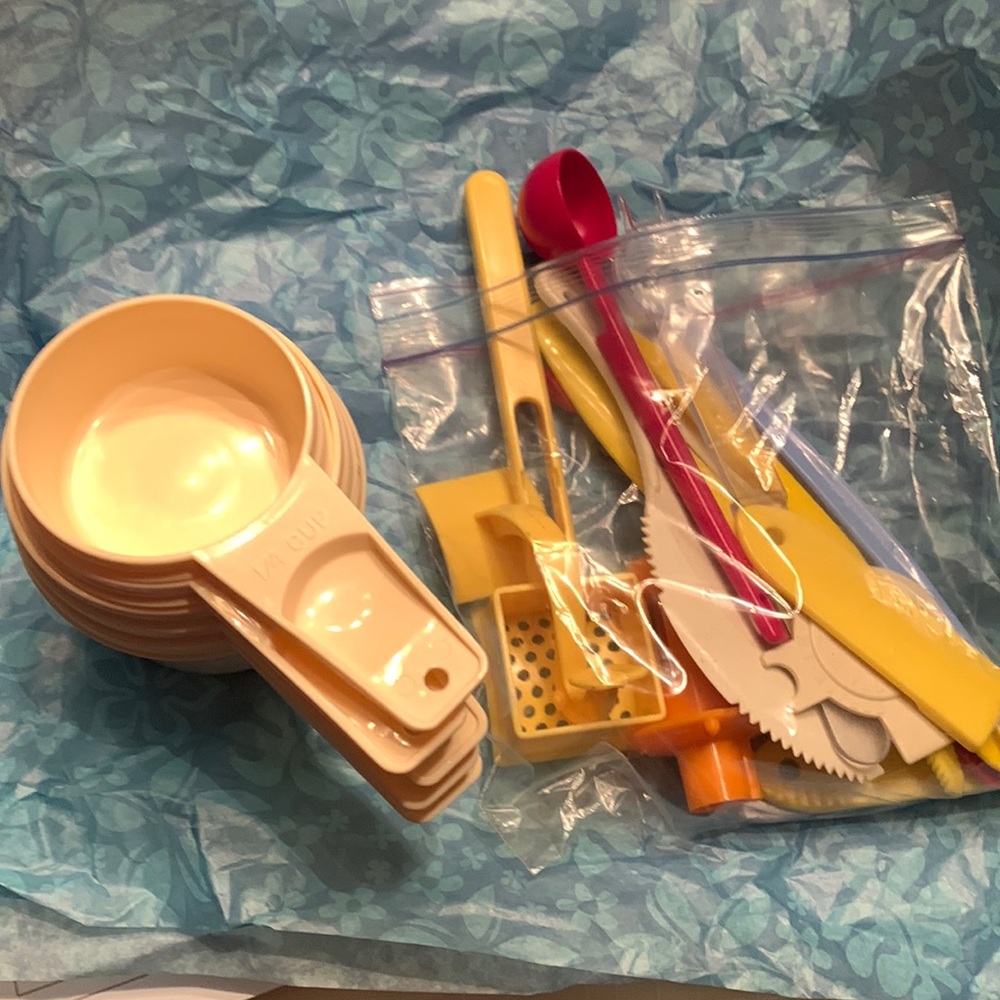 Tupperware Measuring Cuos and More